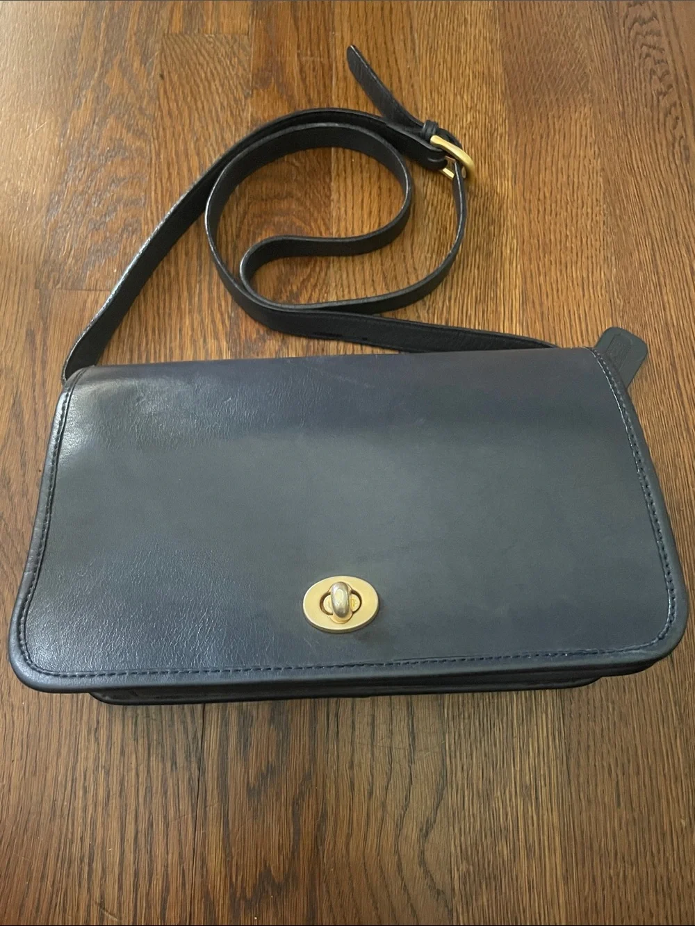 Coach vintage (pre 1994) 202-05 crossbody